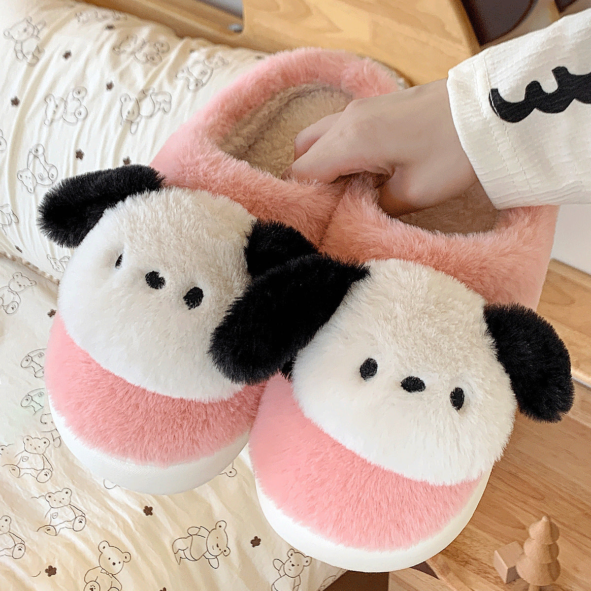 Cute cotton slippers ladies winter 2023 new indoor non-slip warm and fluffy cotton slippers for men.