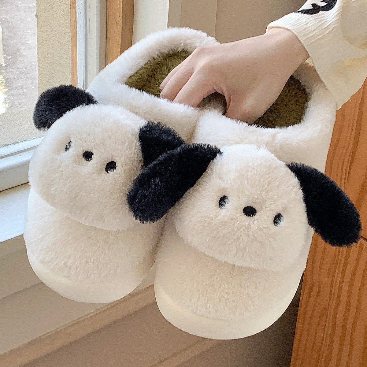 Cute cotton slippers ladies winter 2023 new indoor non-slip warm and fluffy cotton slippers for men.