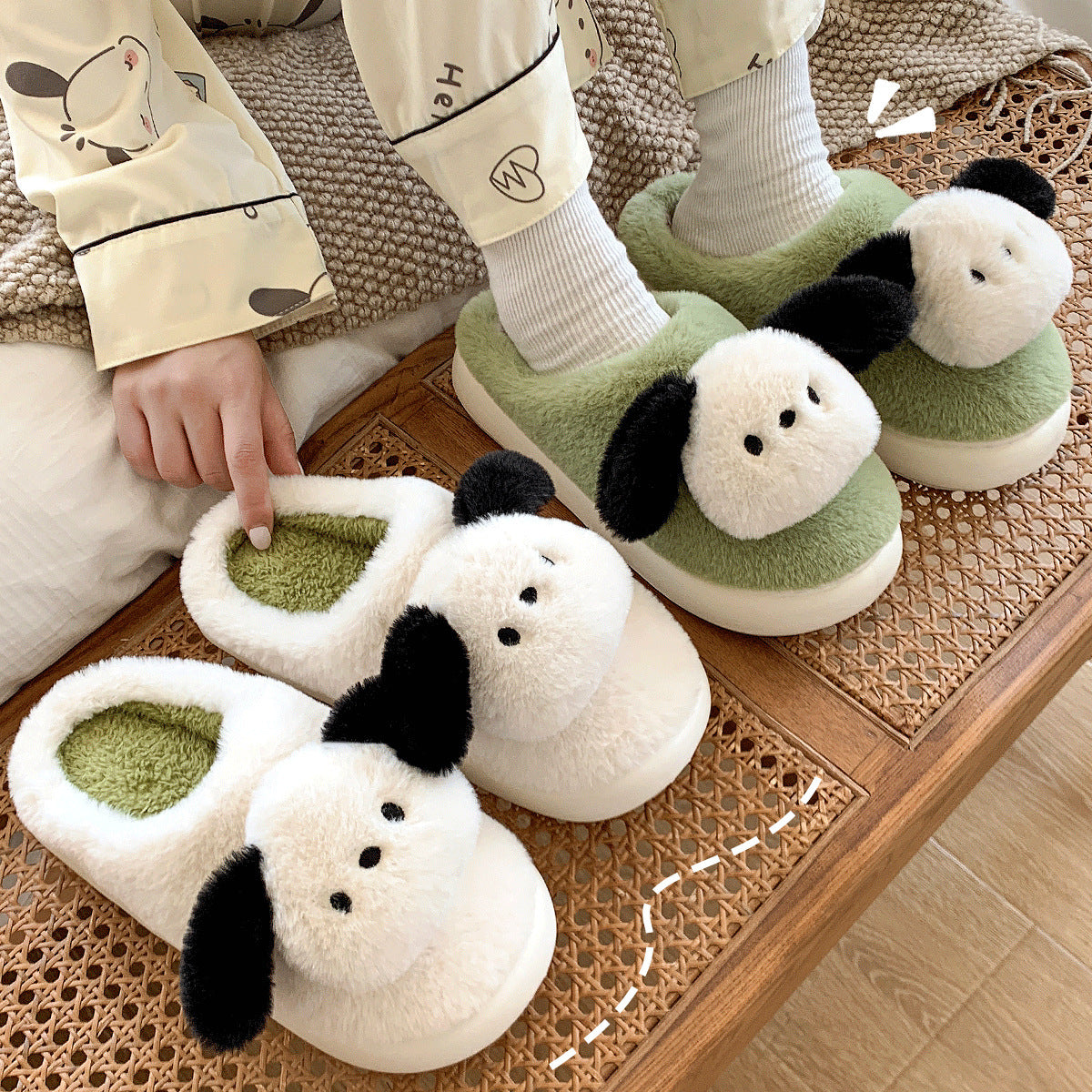 Cute cotton slippers ladies winter 2023 new indoor non-slip warm and fluffy cotton slippers for men.