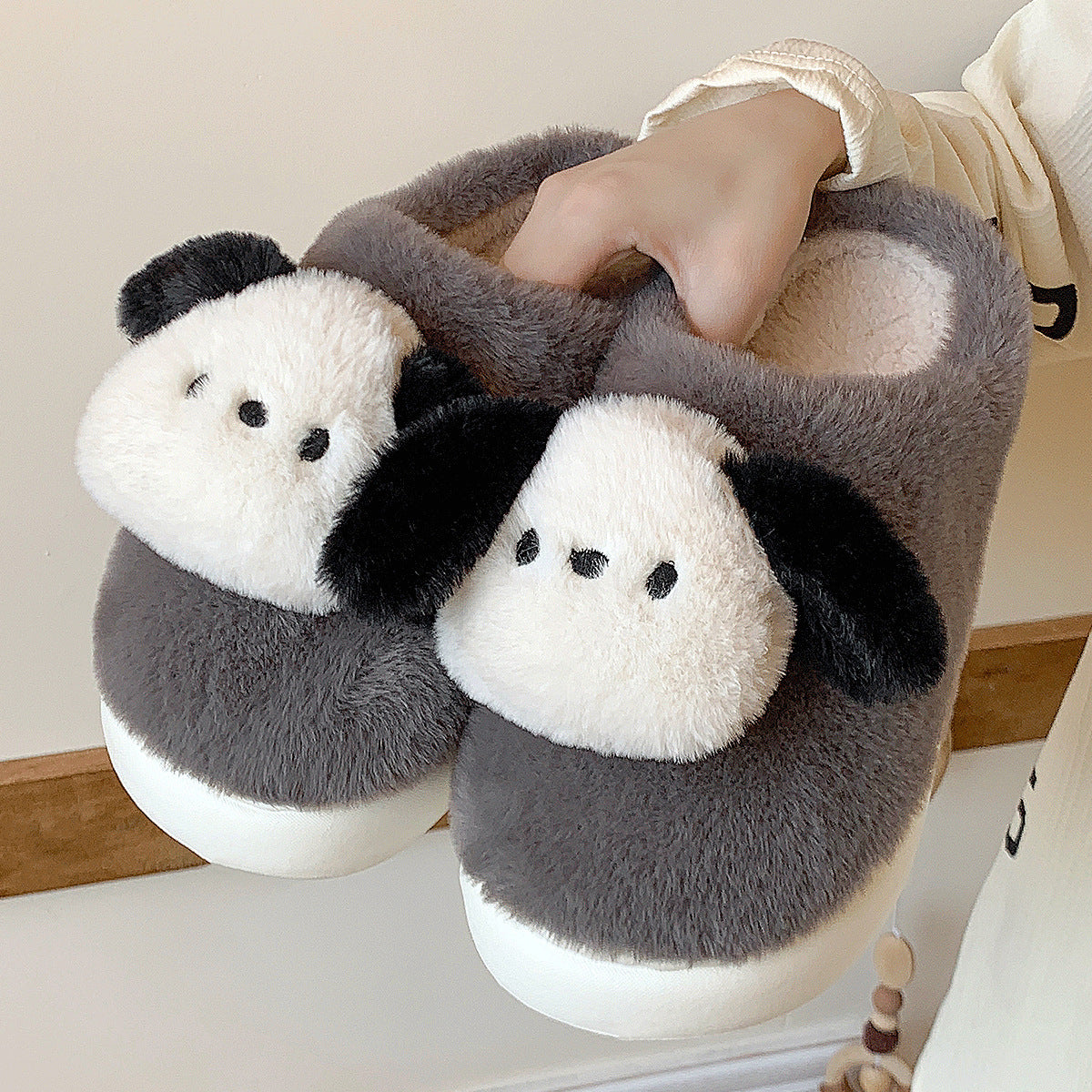 Cute cotton slippers ladies winter 2023 new indoor non-slip warm and fluffy cotton slippers for men.